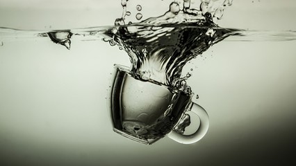 简约创意，灵动桌面 精选设计水杯壁纸下载指南